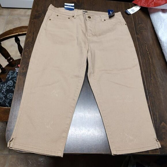 New Chaps Slimming Fit Khaki Cropped Jeans Size Women's 14 Petite - Picture 1 of 3